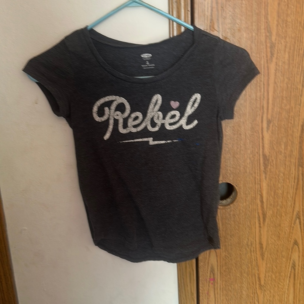 dark grey kids “rebel” tee old navy